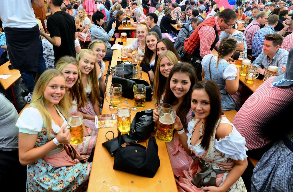Zum Volksfest-Finale kamen wieder zahlreiche Besucher in Grandls Hofbräu-Zelt.
