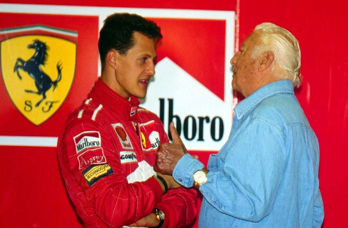 Gianni Agnelli hielt viel von dem deutschen Formel-1-Rennfahrer Michael Schumacher. Dieser wechselte zur Saison 1996 vom Rennstall Benetton zum Formel-1-Team der Fiat-Tochter Ferrari. Im Jahr 2000 wurde Schumacher Weltmeister und holte für die Scuderia Ferrari in den darauffolgenden Jahren vier weitere Titel. Ferrari hatte zuvor seit 1979 keine Fahrer-Weltmeisterschaft mehr gewonnen. Foto: dpa/Olimpia