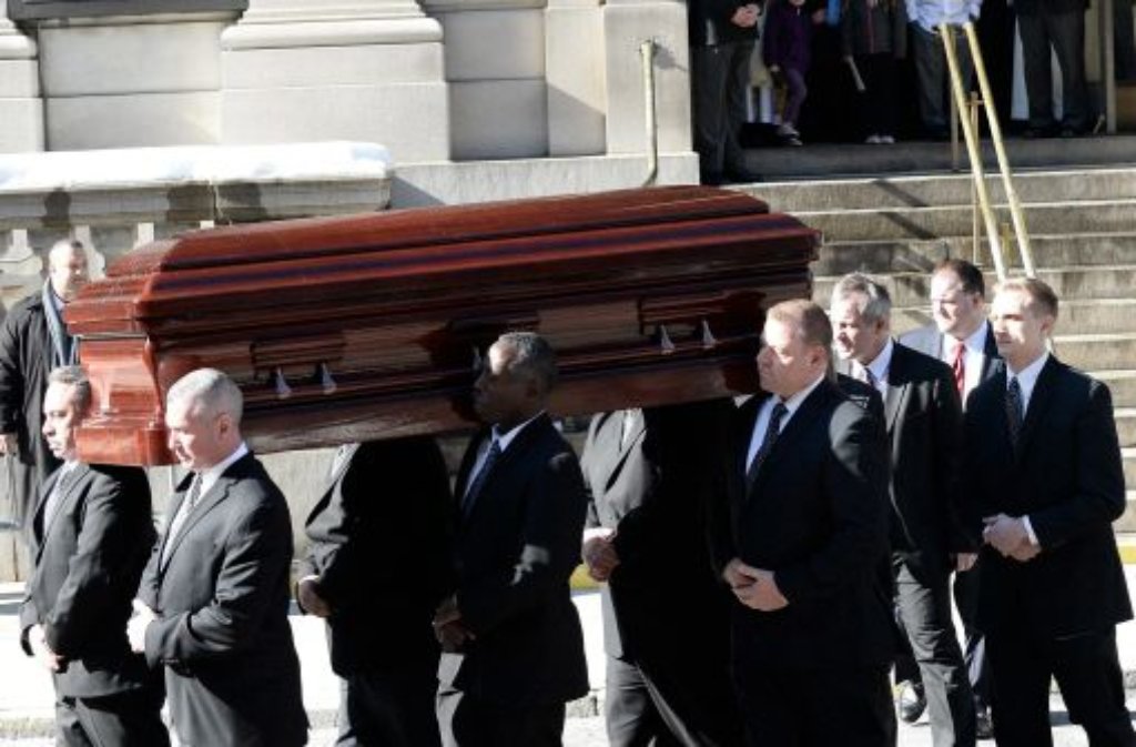 Sargträger bei der Beerdigung von Philip Seymour Hoffman.