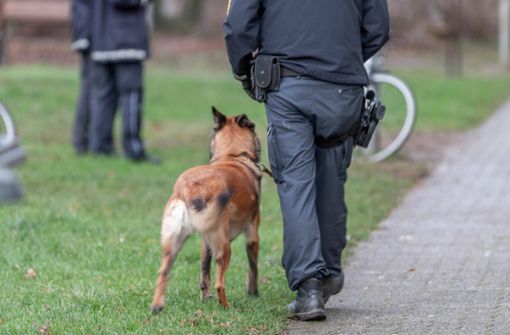 Ein Polizeihund biss den Mann (Symbolbild). Foto: imago images/Aaron Klewer