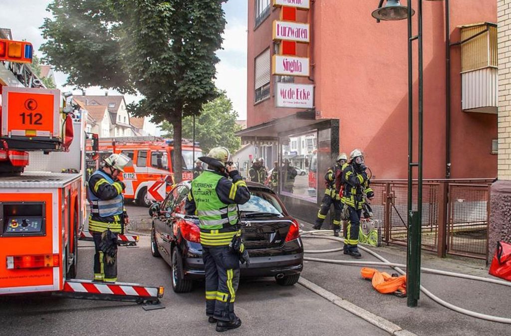 Aus noch ungeklärter Ursache ist am Sonntag in einem Wohngebäude in Stuttgart-Wangen ein Brand ausgebrochen.