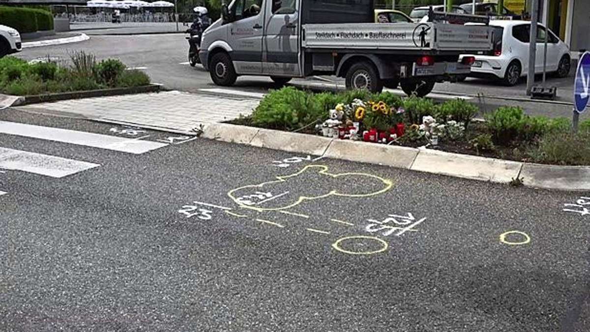  Wegen des Todes eines siebenjährigen Radfahrers in Backnang ermittelt die Polizei. In sozialen Netzwerken wird Anteil genommen – aber auch Kritik an der Verkehrsplanung geäußert. 