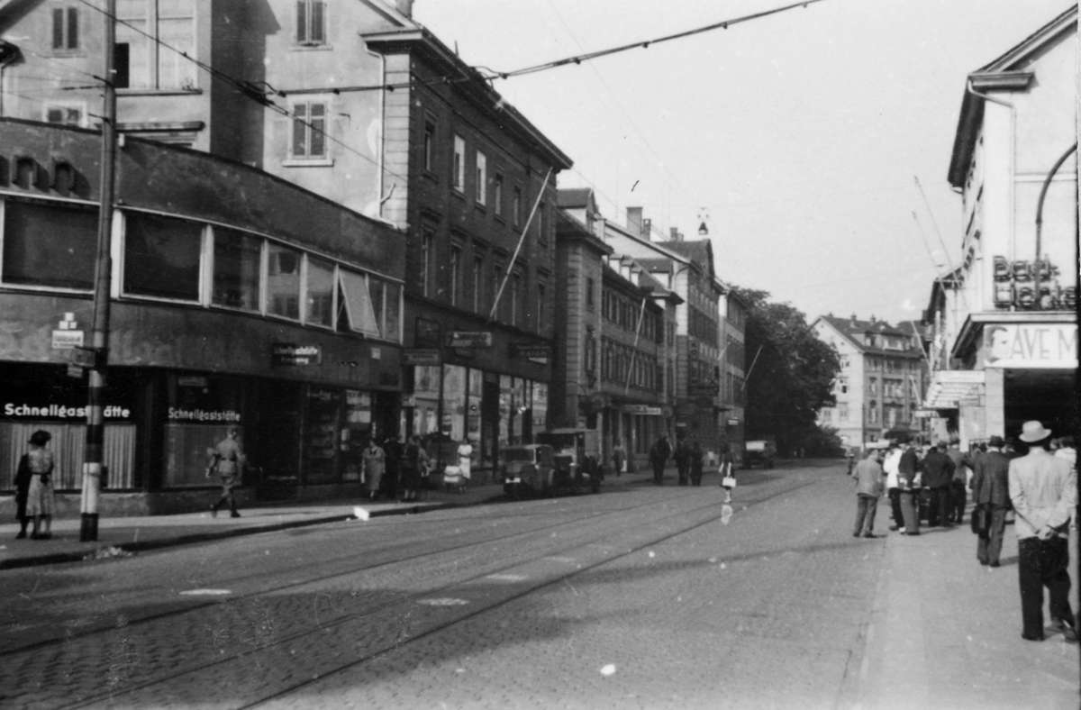 Die Badstraße in Cannstatt, am rechten Rand die Bad-Lichtspiele