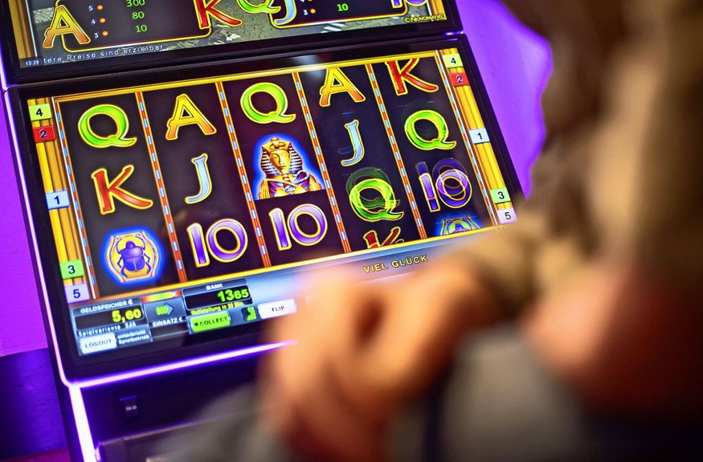 Die Forschungsstelle Glücksspiel hat den gesamten Glücksspielmarkt  von illegalen Internetangeboten über Lotto bis zum Roulettespiel in Casinos  im Blick Foto: dpa/Sebastian Gollnow