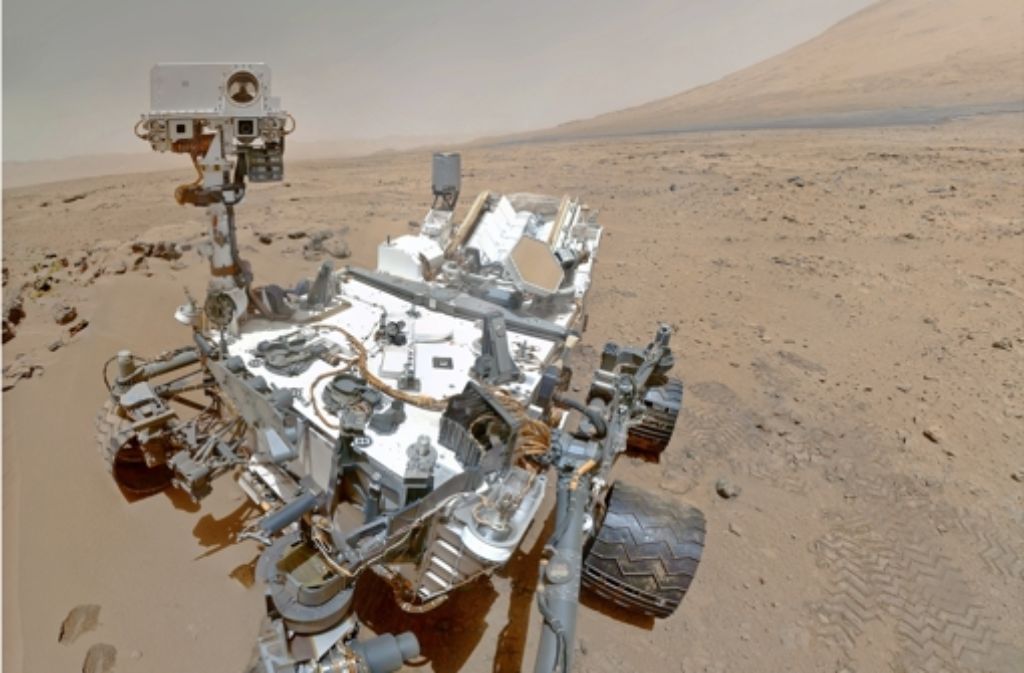 Seit einem Erdenjahr ist der Roboter Curiosity auf dem Mars unterwegs. In einer Bildergalerie zeigen wie die besten Fotos, die er bisher zur Erde gefunkt hat. Ergänzt wird die Bildergalerie um spektakuläre Aufnahmen des europäischen Satelliten „Mars Express“.