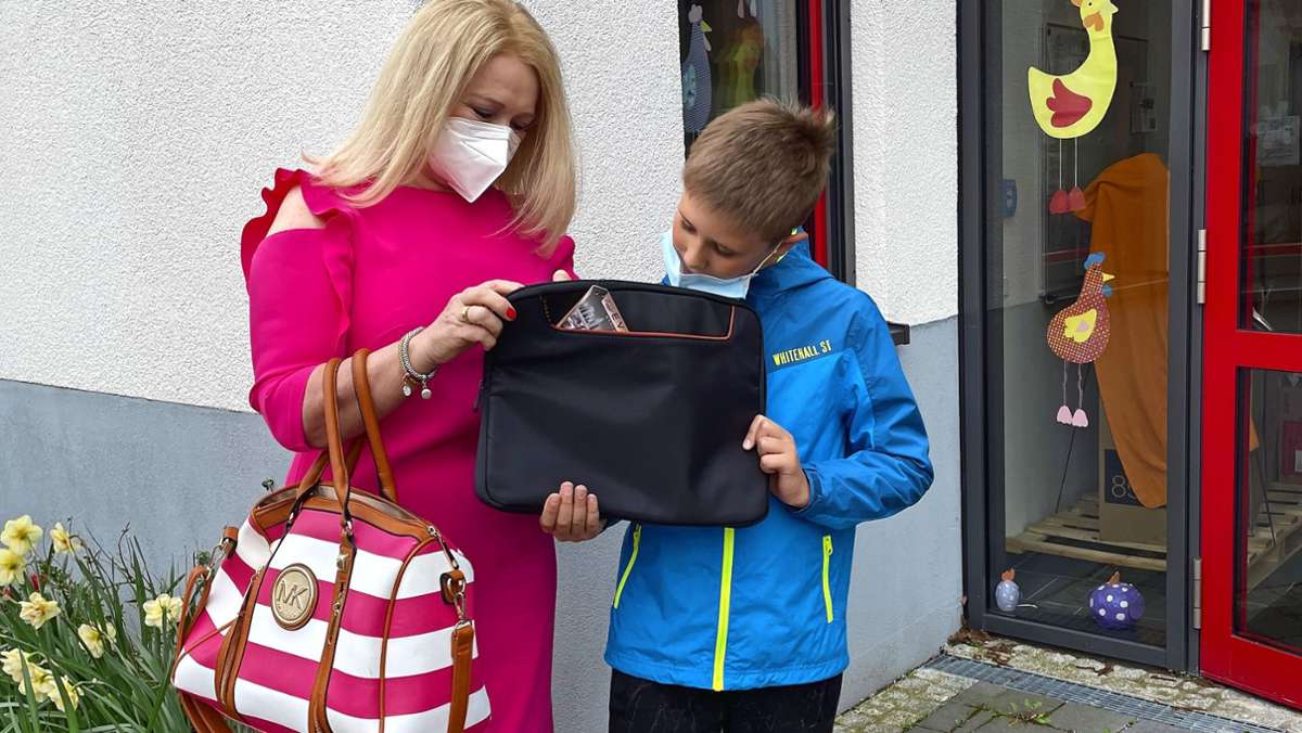 Stuttgarter Kinderglückswerk hilft: Szymon aus Rutesheim bekommt einen Laptop