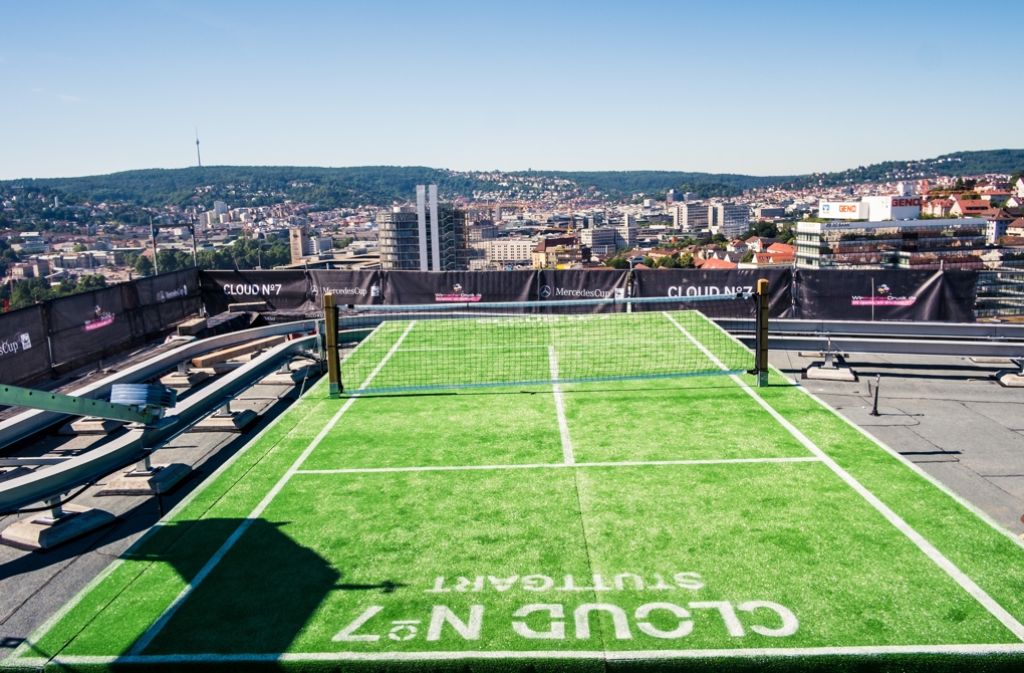 Auf dem Dach des Cloud No 7 wurde zu PR-Zwecken ein Tennismatch zwischen Roger Federer und Tommy Haas ausgetragen, dafür wurde eigens ein kleiner Tennisplatz aufgebaut.