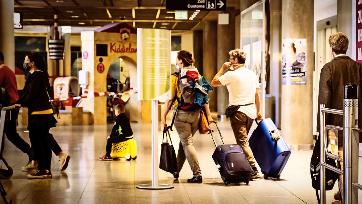 Flughafen Stuttgart: Mallorca-Rückkehrer sind auf  Testpflicht vorbereitet