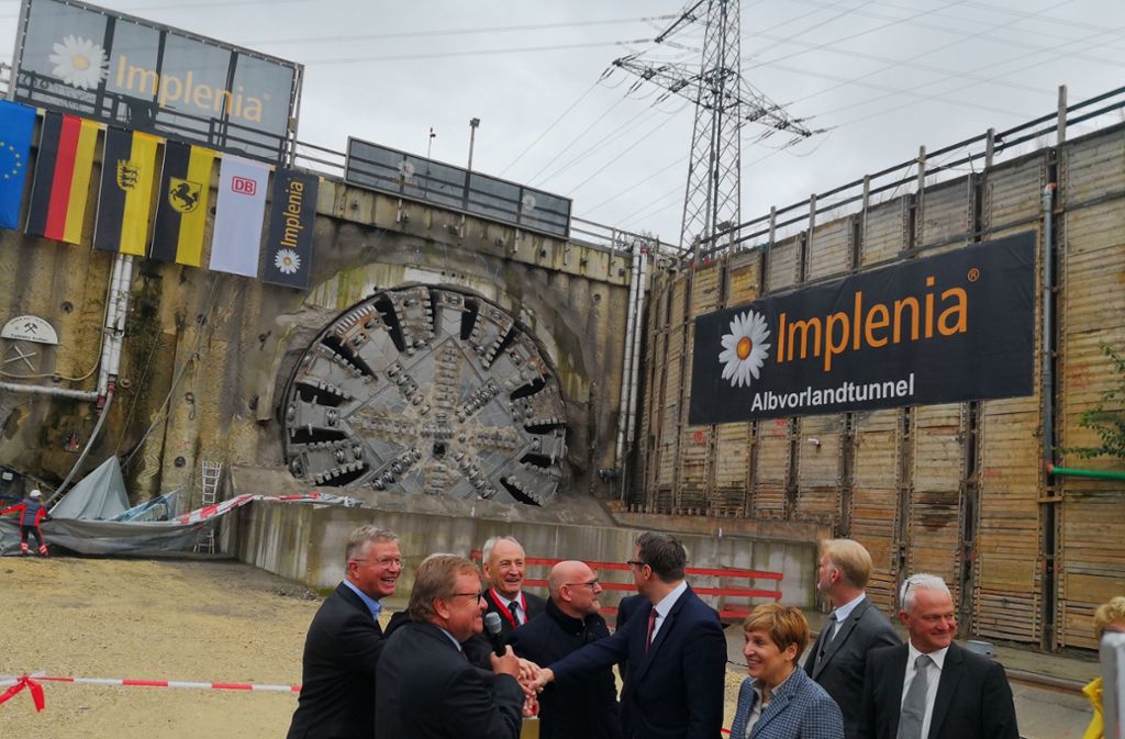 Mit dem Ende des Maschinenvortriebs beim Bau des Albvorlandtunnels seien die beiden Tunnelröhren des letzten großen Tunnels erfolgreich vorgetrieben, teilte ein Sprecher des Bahnprojekts Stuttgart–Ulm am Dienstag mit.