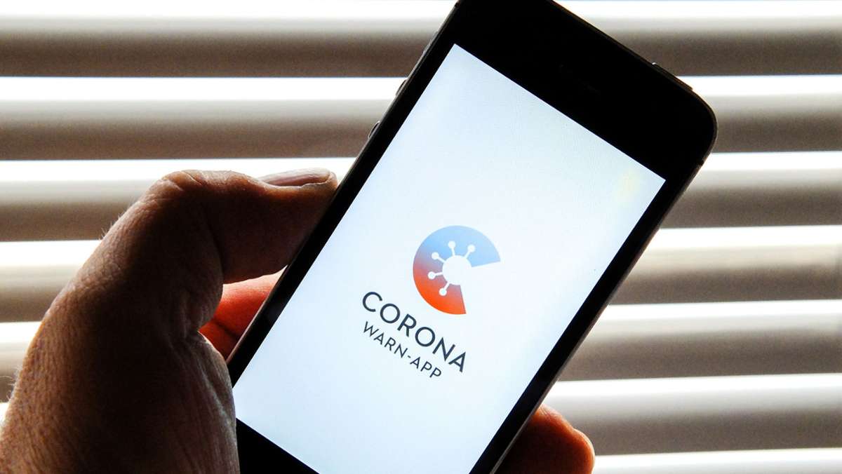  Wegen technischer Probleme mit der Corona-Warn-App könnten zahlreiche Menschen nicht oder spät informiert worden sein. Laut einem Bericht sollen neben Android-Geräten auch viele iPhones betroffen sein. 