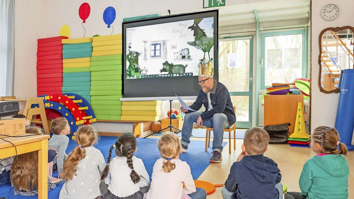 Stadtbibliothek Böblingen: Mit roten Leserucksäcken in die Kitas und Grundschulen