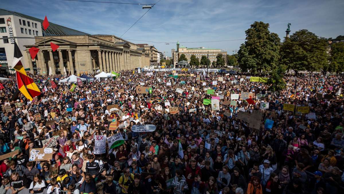  Die Klimabewegung Fridays-for-Future streikt wieder in Stuttgart. Am 25. September ruft die Gruppe zum globalen Klimastreik auf und ruft dazu auf, Regenschirme mitzubringen. Doch was steckt da dahinter? 