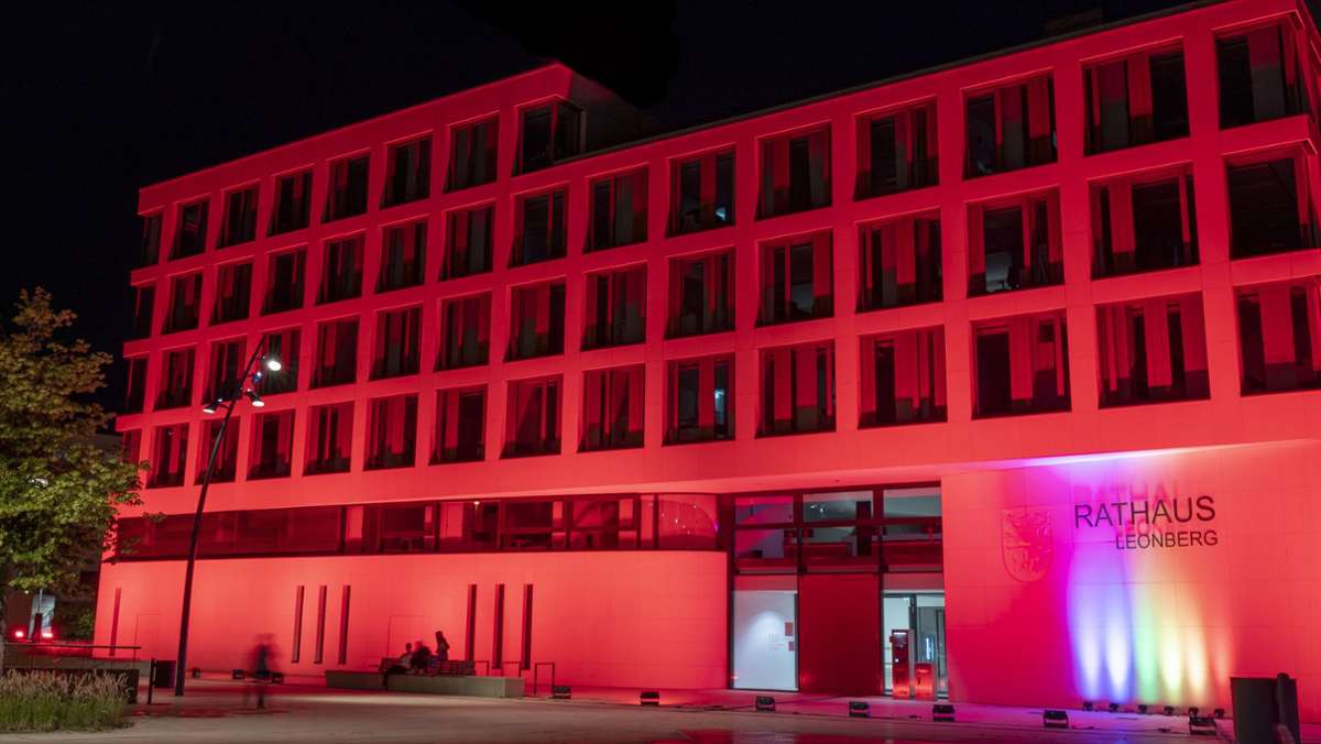 Corona-Aktion „Night of Light“ in Leonberg: Die Stadt erstrahlt in gleißendem Rot