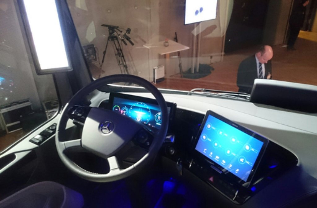So sieht das Cockpit des Future Truck 2025 aus.