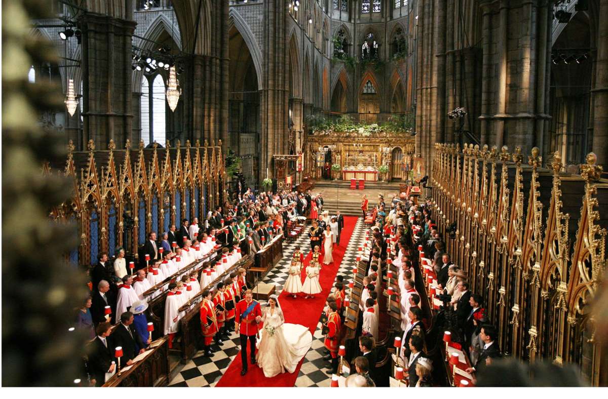 Rund 1900 geladene Gäste erlebten die Trauung von Prinz William und Kate Middleton am 29.4.2011 live in Westminster Abbey mit, darunter das Ehepaar Beckham, der britische Premierminister David Cameron, aber auch Mitglieder internationaler Königshäuser.