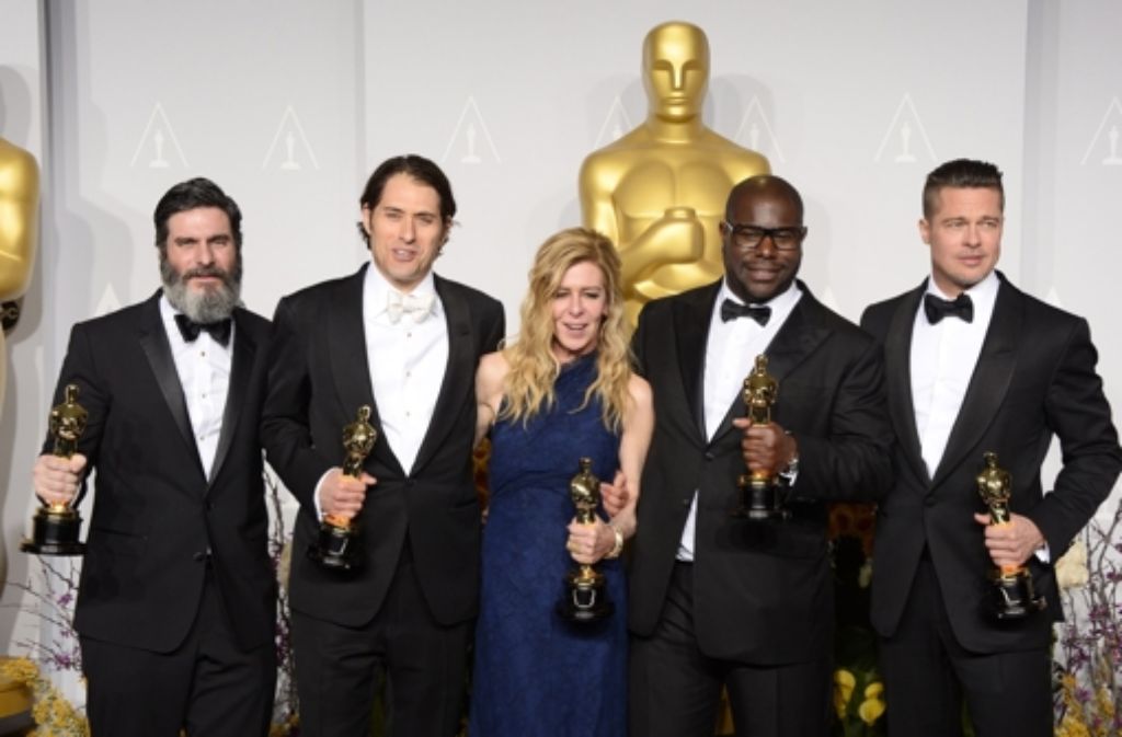 Oscar für den besten Film: Das Team von "12 Years a Slave" um Regisseur Steve McQueen (zweiter von rechts) und Produzent Brad Pitt (rechts)