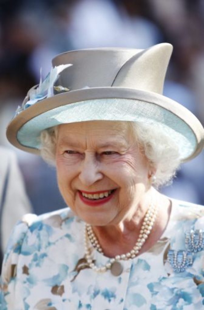 Queen Elizabeth beweist: Linkshändigkeit ist hoffähig.