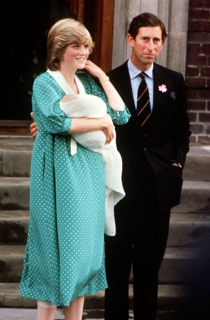 Frischgebackene Eltern: Prinzessin Diana und Prinz Charles zeigten am Tag nach der Geburt im St. Mary’s Hospital in London den Briten ihren Erstgeborenen Sohn, Prinz William.