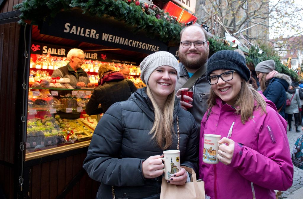 Touristen strömen jedes Jahr auf den Stuttgarter Weihnachtsmarkt.