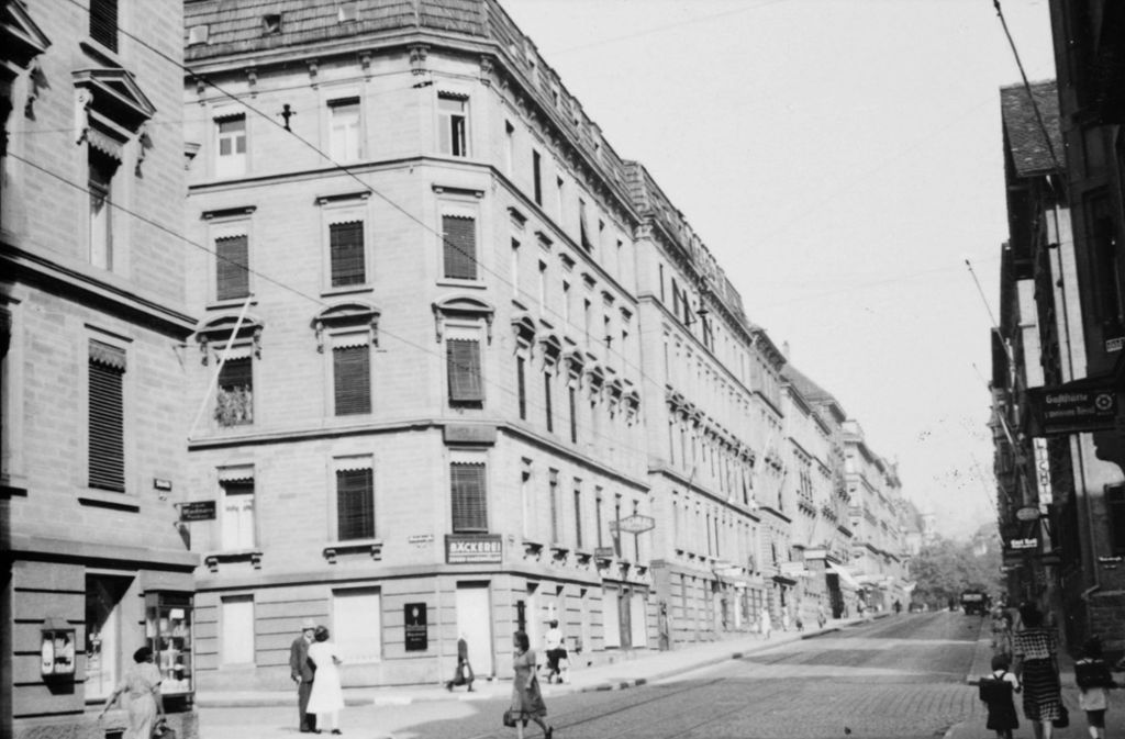 Ecke Schwab-/Gutenbergstraße, die zu sehenden Häuser auf der linken Seite sind im Krieg fast vollständig zerstört worden.