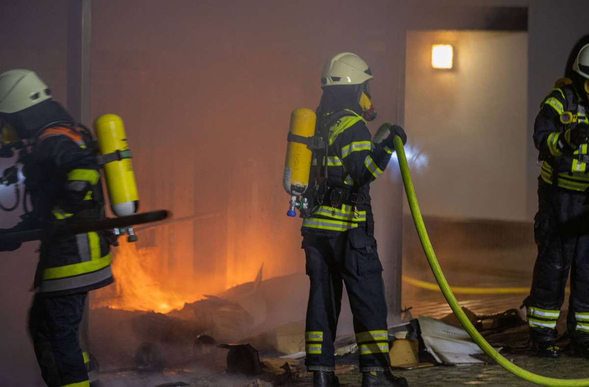 Die Feuerwehr am Einsatzort in Endersbach. Foto: 7aktuell.de/Simon Adomat