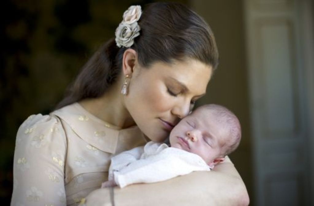 Estelle ist das erste Enkelkind von König Carl Gustaf und Königin Silvia von Schweden: Die Tochter von Kronprinzessin Victoria und ihrem Mann Daniel kam im Februar 2012 zur Welt.