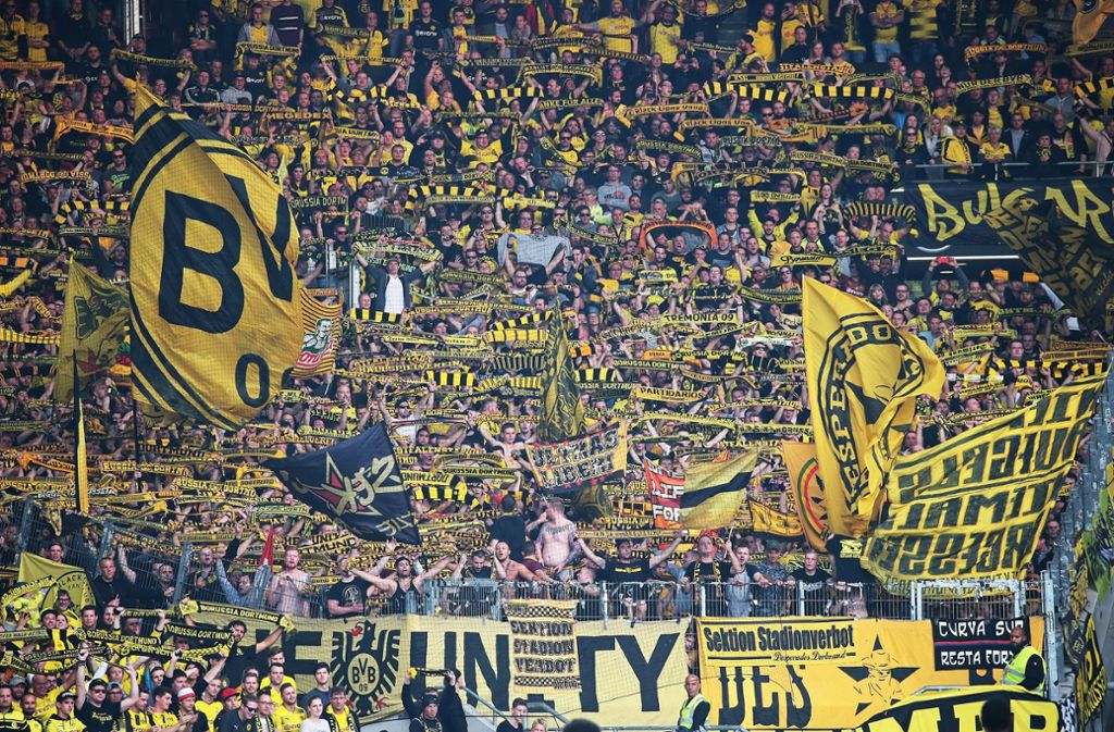 And the winner is: Borussia Dortmund. 80 230 Besucher kommen im Schnitt der vergangenen fünf Jahre zu den BVB-Spielen – das ist weltweit einzigartig und der BVB klarer Sieger in diesem Ranking.