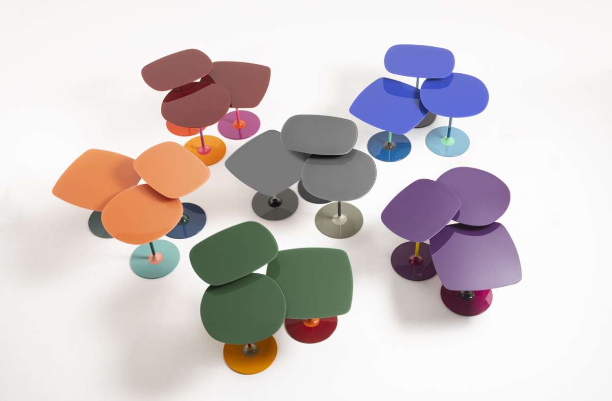 Mut zur Farbe auch bei den Tischen „Tavolini“ von dem italienischen Desginer Piero Lissoni für Kartell.