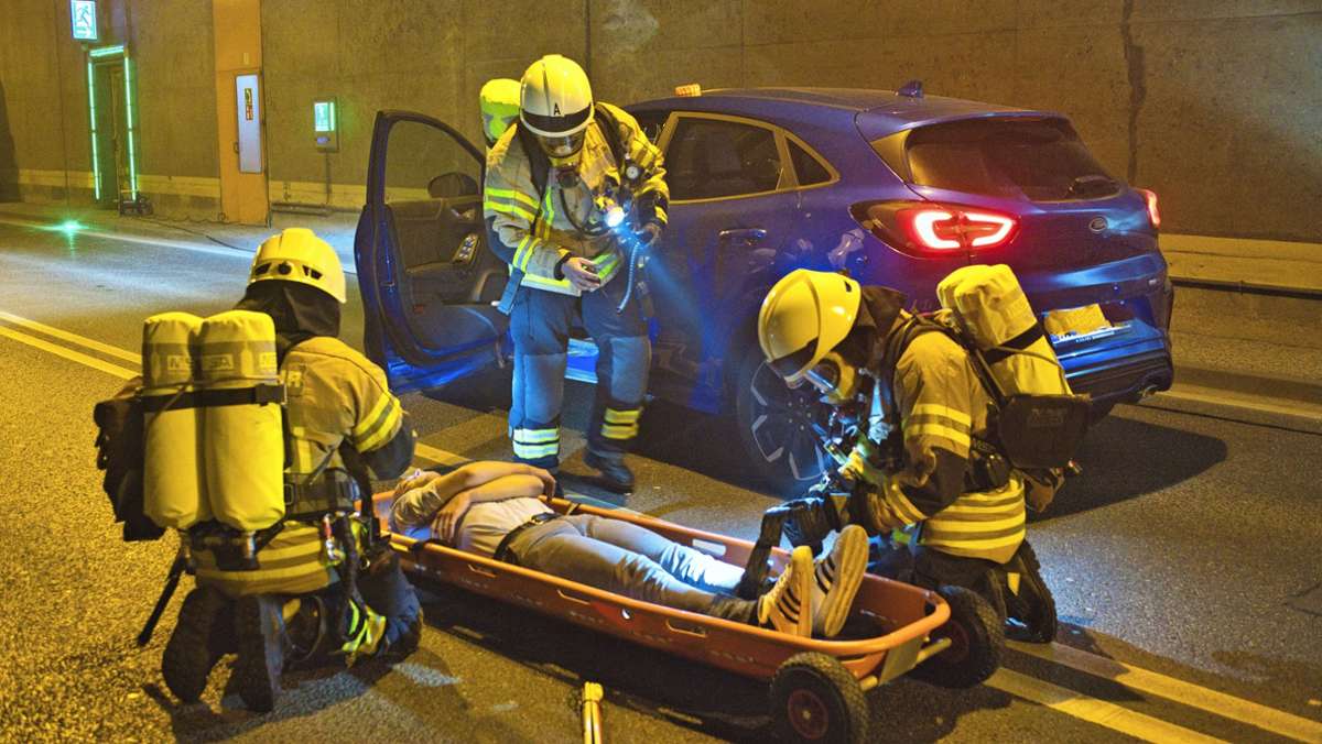 Simulation in Fellbach: Feuerwehr  übt für Brand in Tunnel