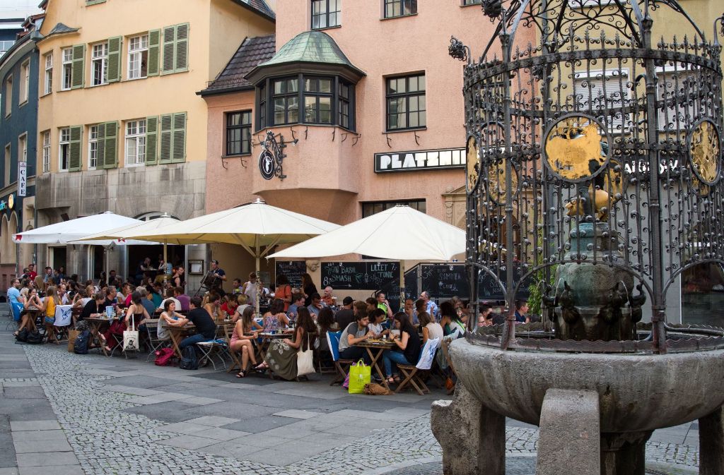 Ausgehen am Hans-im-Glück-Brunnen ist im Sommer ein Muss für Stuttgarter.