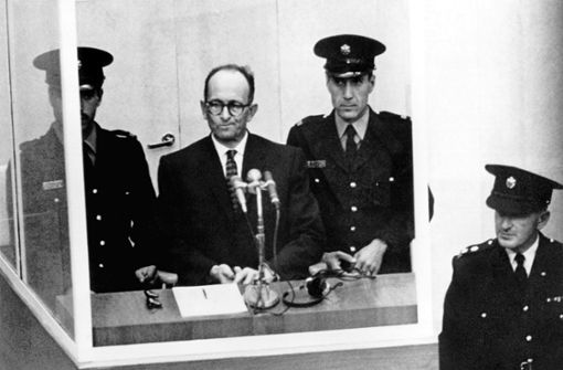 Auch dem Obernazi Adolf Eichmann, hier bei seinem Prozess 1961 in Israel, gelang die Flucht über Südtirol nach Südamerika. Foto: dpa