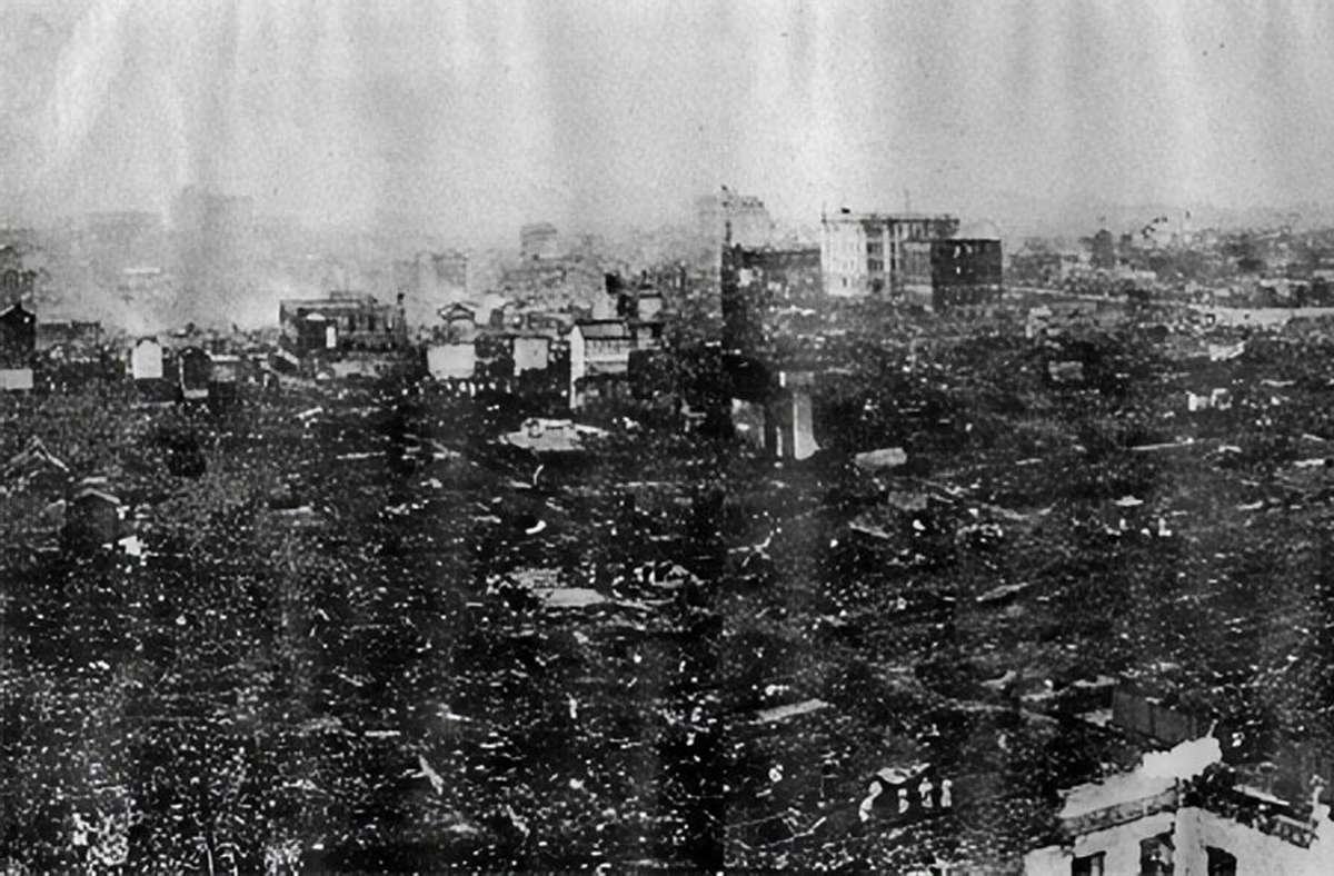 Tokio (Japan): Mit rund 38 Millionen Einwohnern ist Tokio ein Hochrisikogebiet, das sich seit Jahrzehnten auf ein Super-Beben wie zuletzt 1923 vorbereitet. Damals wurde die Stadt geradezu pulverisiert, mehr als 140 000 Menschen starben. Sollte der schlimmste Fall eintreten, ein Beben der Stärke 8 oder 9 mit dem Epizentrum unterhalb Tokios, ist mit Zehntausenden Opfern und einem wirtschaftlichen Schaden im hohen dreistelligen Milliarden-Euro-Bereich zu rechnen. Auf dem Foto sind Zerstörungen in den Stadtvierteln Nihonbashi und Kanda in Tokio beim Großen Kantō Erdbeben 1923.