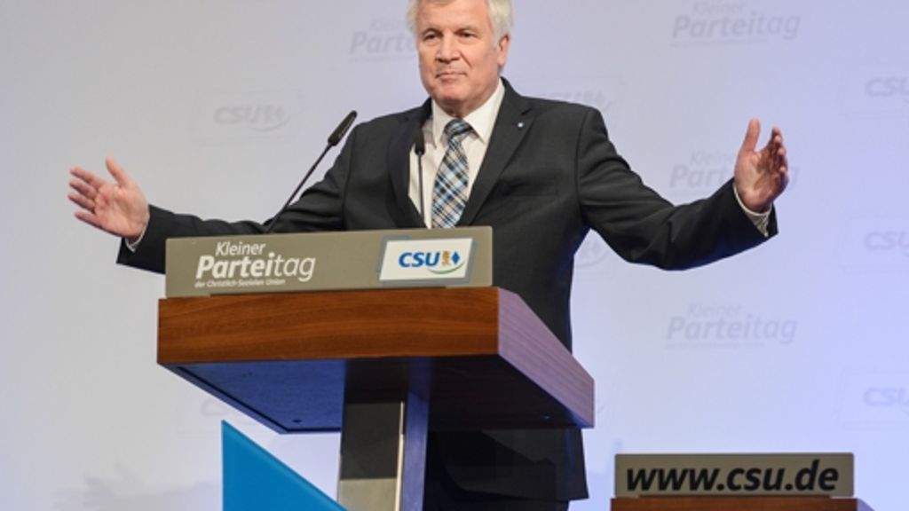  Hans-Peter Friedrich war in der Vergangenheit nicht das beliebteste CSU-Mitglied. Nach dem Verlust des Ministerpostens ist er auf dem Kleinen Parteitag aber gefeiert worden. Wer ihm nachfolgen wird, steht noch nicht fest. 