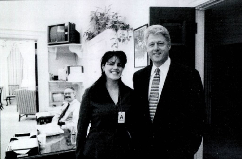 Erinnerungsfoto: US-Präsident Bill Clinton und Praktikantin Monica Lewinsky