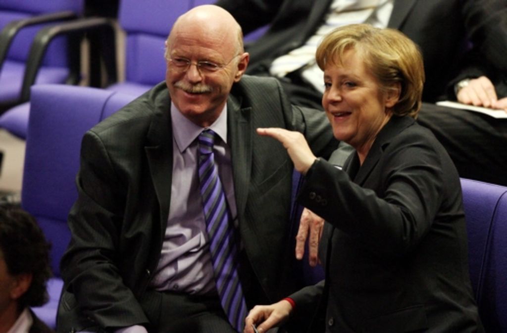 „Sie kann mich nicht leiden und ich sie nicht.“ SPD-Fraktionschef Peter Struck über Bundeskanzlerin Angela Merkel (CDU) im Magazin „Stern“ vom 27.8.2009