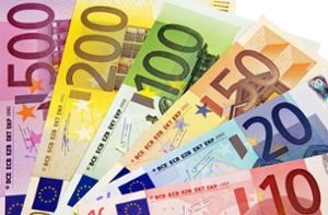 Teenager stiehlt Opa 4000 Euro - und gibt gleich alles aus