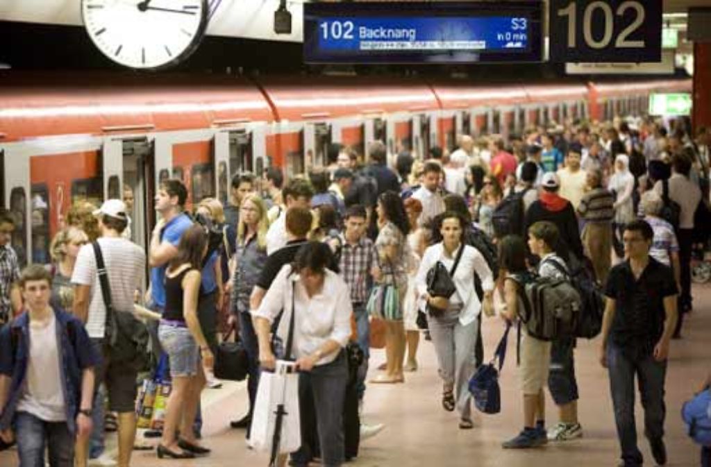 Im S-Bahn-Verkehr müssen sich Fahrgäste noch länger auf Beeinträchtigungen einstellen.