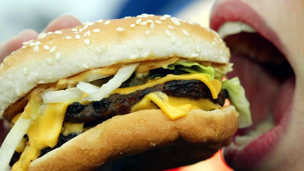  Die Binge-Eating-Störung ist die am meisten verbreitete Essstörung in Deutschland – und die unbekannteste. Bis zu fünf Prozent der Deutschen sollen unter regelmäßigen Essattacken leiden. 