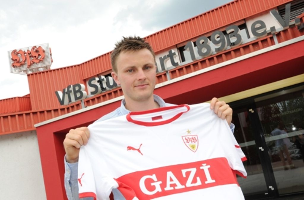 Im Sommer 2011 wechselte Kvist zum VfB Stuttgart. Sein Vertrag als Mittelfeldspieler dauert eigentlich bis 2015 an.