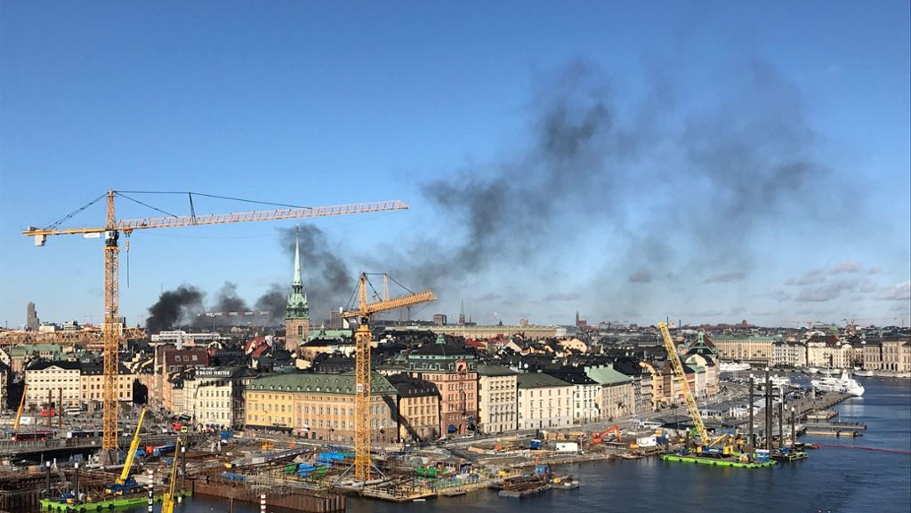Explosion in Stockholm: Bus fliegt im Stadtzentrum in die Luft