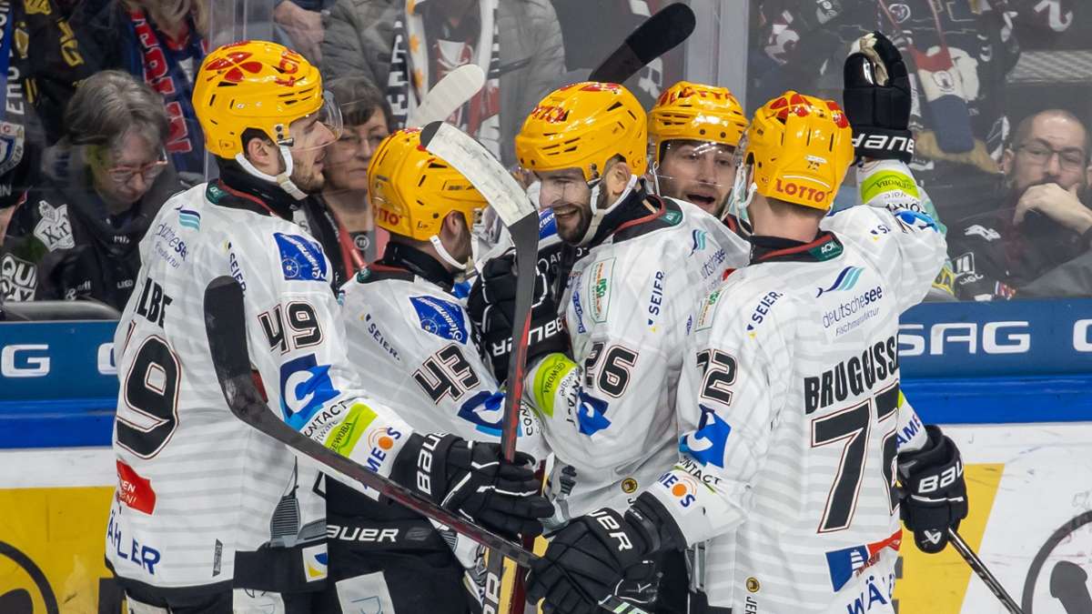 Eishockey: Berlin siegt im Verlängerungs-Krimi - Auch Bremerhaven führt