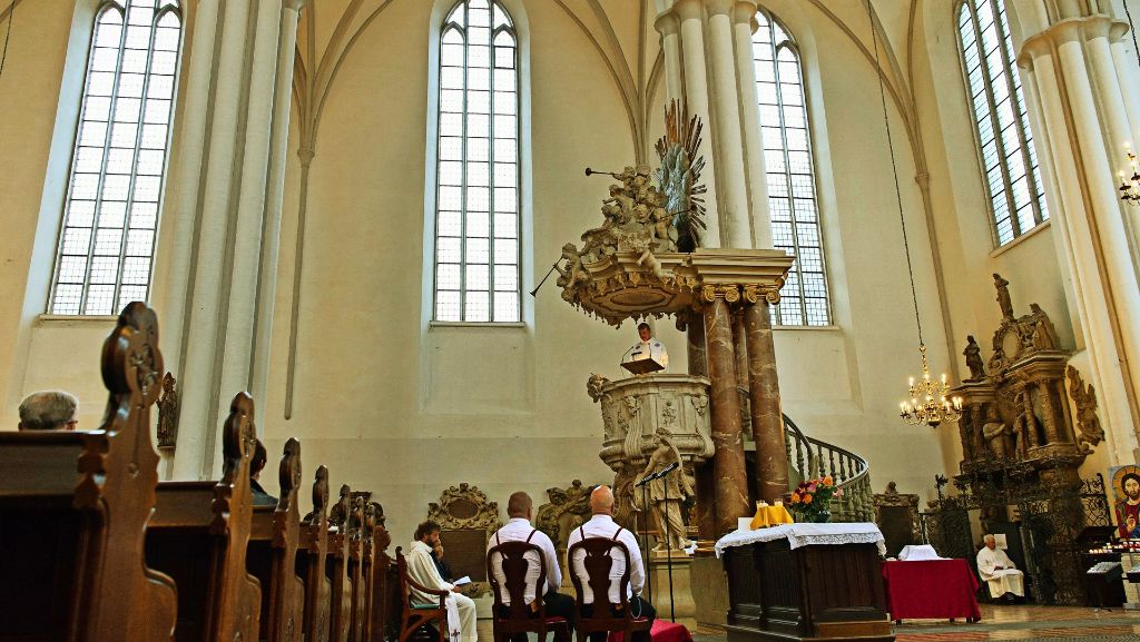  In der Synode der Evangelischen Landeskirche ist am Mittwoch wieder ein Versuch gescheitert, die Tür für eine öffentliche Segnung von gleichgeschlechtlichen Ehepaaren zu öffnen. 