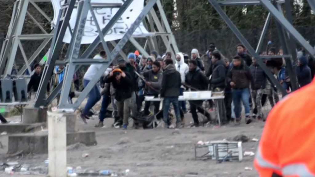Calais in Frankreich: Gewalt unter Migranten eskaliert