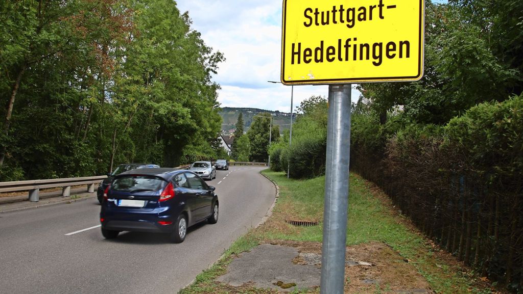 Stuttgart-Hedelfingen: Das    Ortsschild wird versetzt