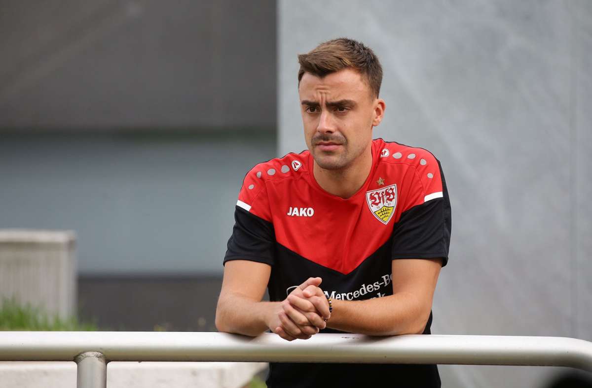 Philipp Förster: Den Mittelfeldspieler beschäftigt nach wie vor eine Wadenverletzung, die er sich schon im vorletzten Saisonspiel beim 1. FC Nürnberg zugezogen hat. Auch er soll demnächst wieder am Mannschaftstraining teilnehmen können. Eine genaue Prognose gibt es aber nicht.