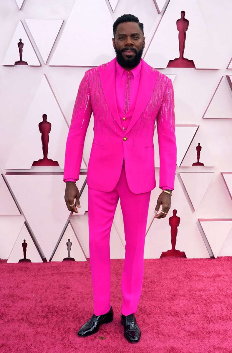Hui: Wer sagt, dass Mann bei den Oscars immer nur Schwarz tragen muss? Colman Domingos pinker Smoking hätte einen eigenen Academy Award verdient.