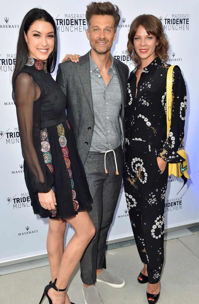 Wayne Carpendale mit Model Rebecca Mir und Schauspielerin Jessica Schwarz.