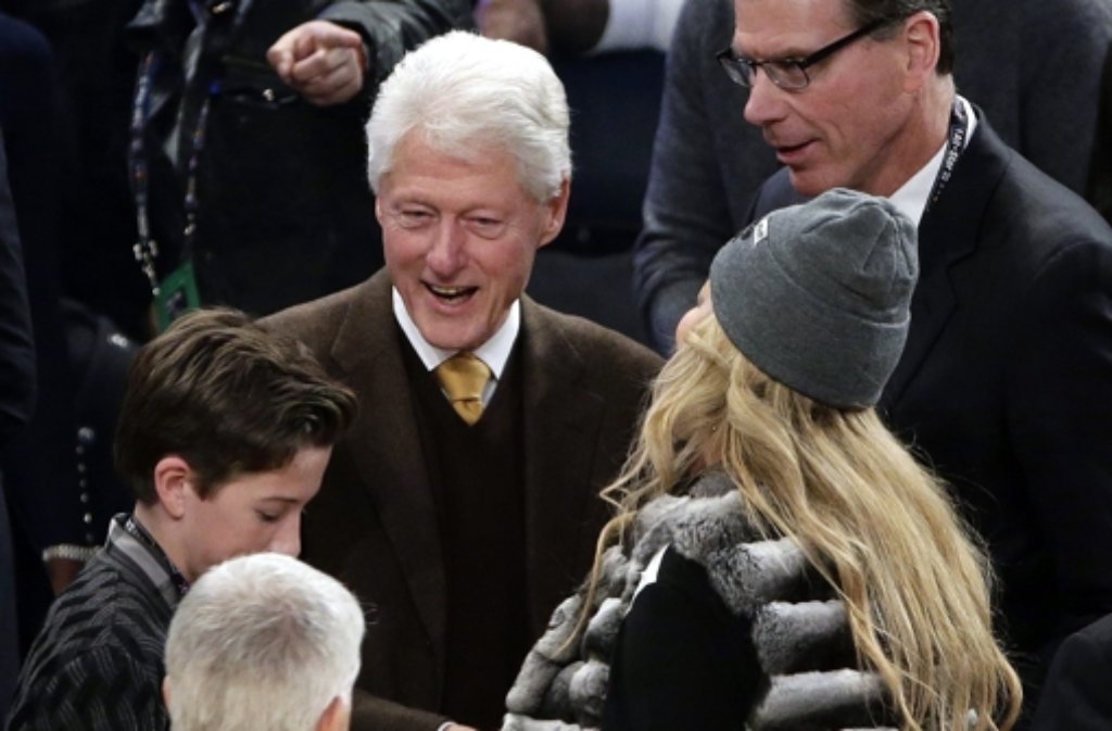 Auch der ehemalige US-Präsident Bill Clinton ließ sich das Spiel nicht entgehen.