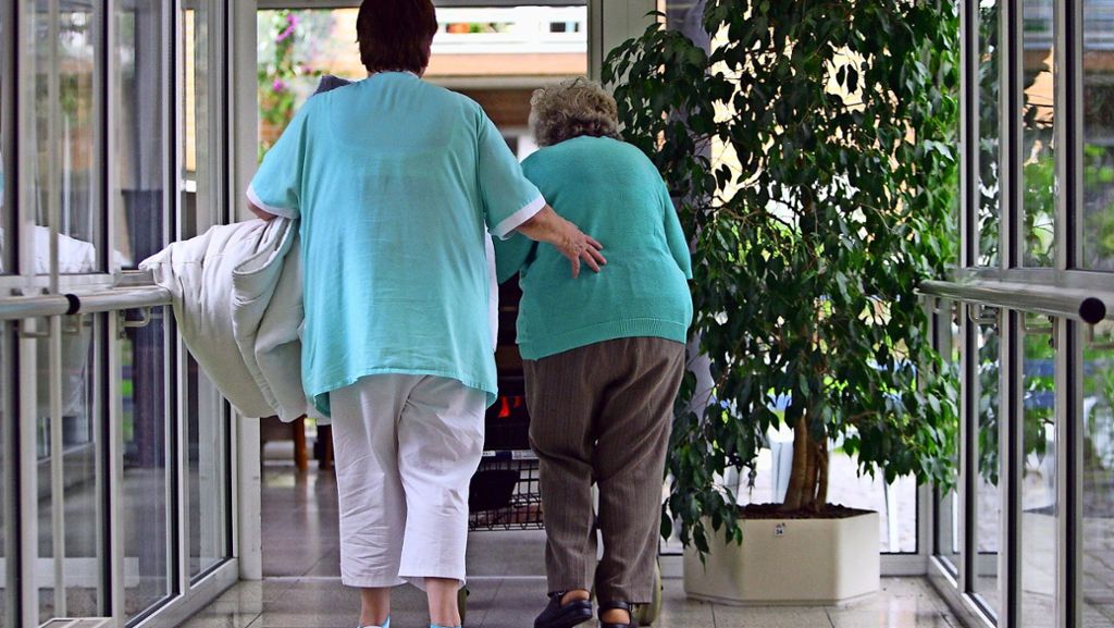  Kann die Altenpflege endlich aufgewertet werden? Im Ringen um flächendeckende Tariflöhne in der Altenpflege gibt es jedenfalls deutliche Fortschritte. 