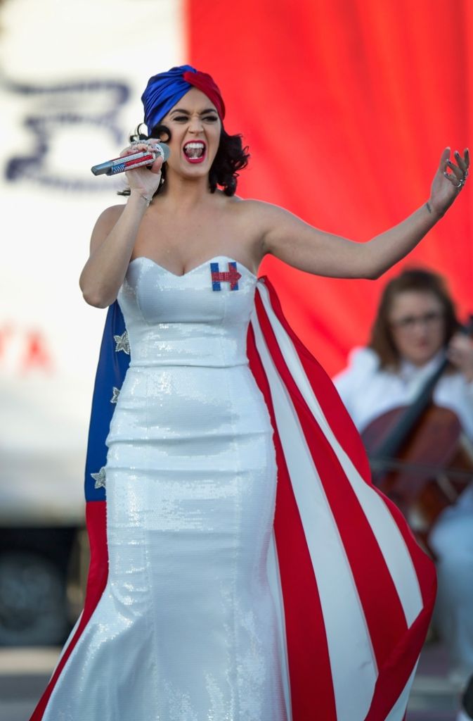 Sängerin Katy Perry bei einem Auftritt für die Demokraten im Jahr 2015: Die Musikerin ist auf dem Parteitag der US-Demokraten als Unterstützerin für Hillary Clinton angekündigt.